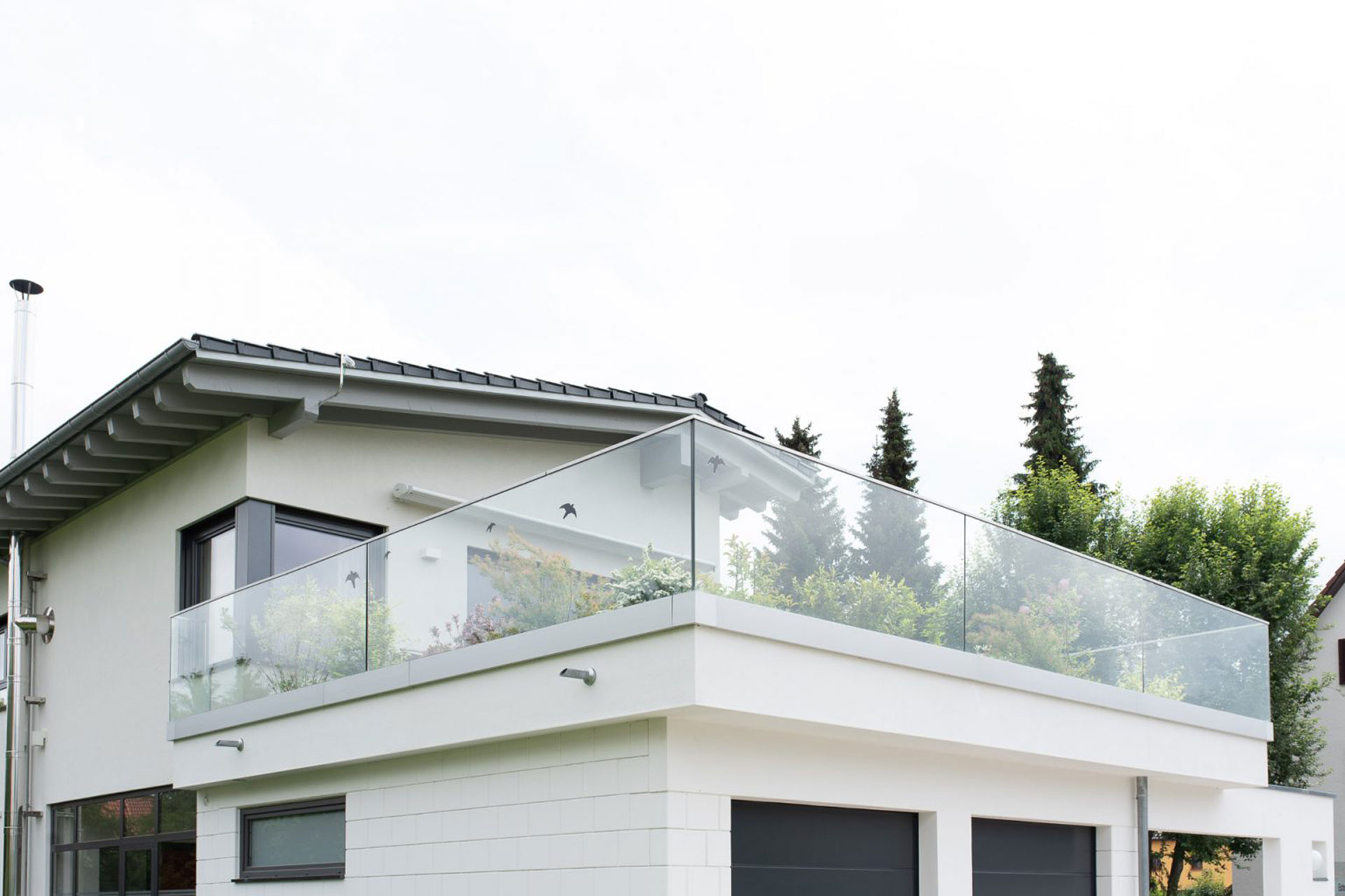 Balkon Terrasse mit Geländer aus Glas